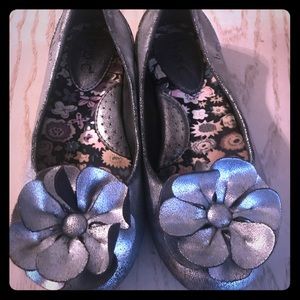 Little girl size 12.5  silver dress shoes
